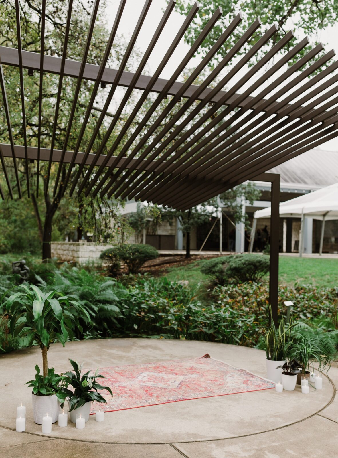 Intimate UMLAUF Sculpture Garden Wedding - ambervickery.com