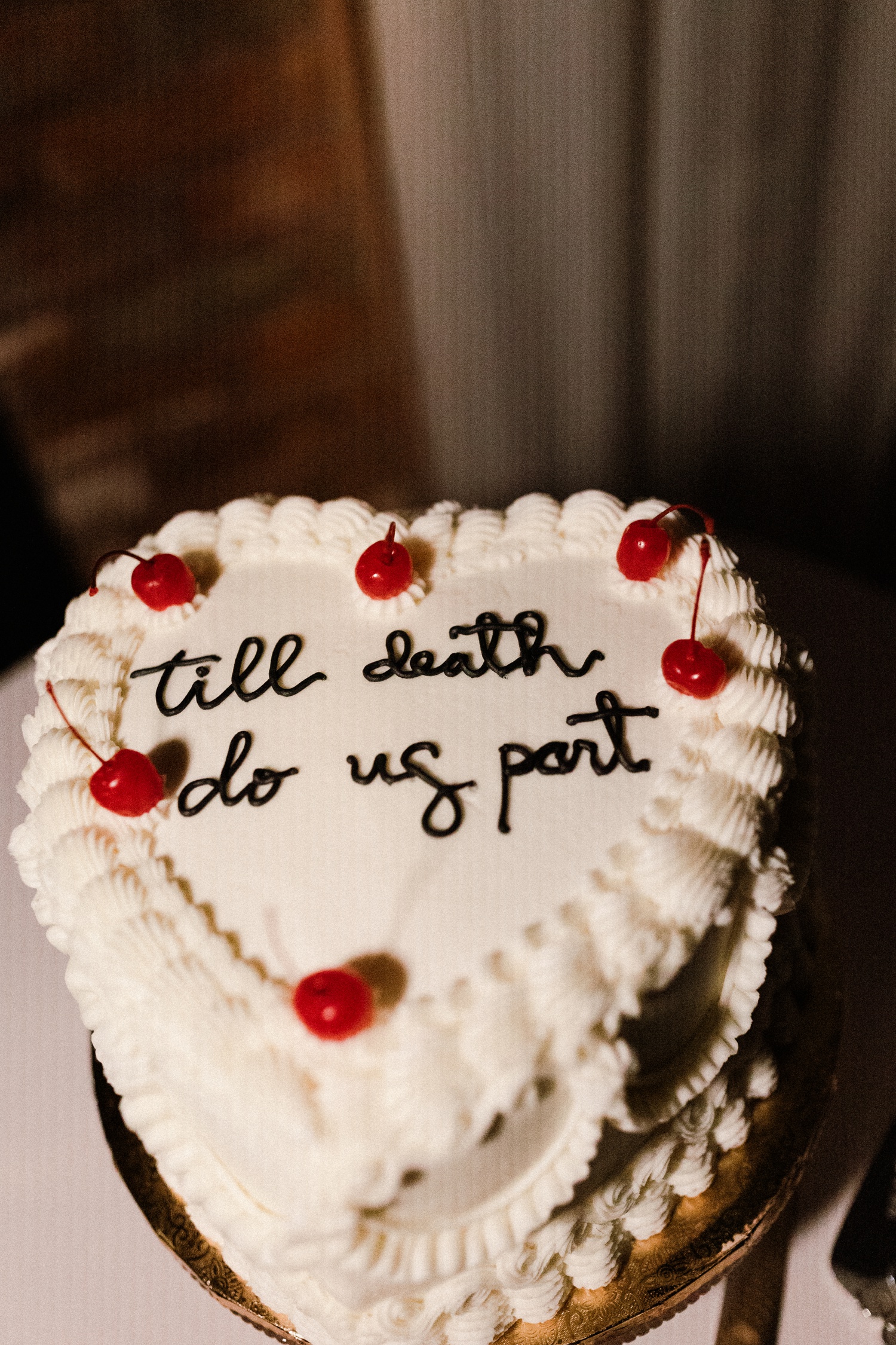 "Till Death Do Us Part" vintage heart shape cake at a Houston wedding