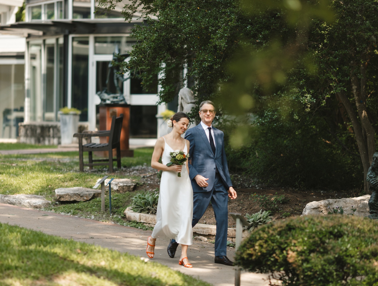 Outdoor wedding ceremony at the UMLAUF Sculpture Garden