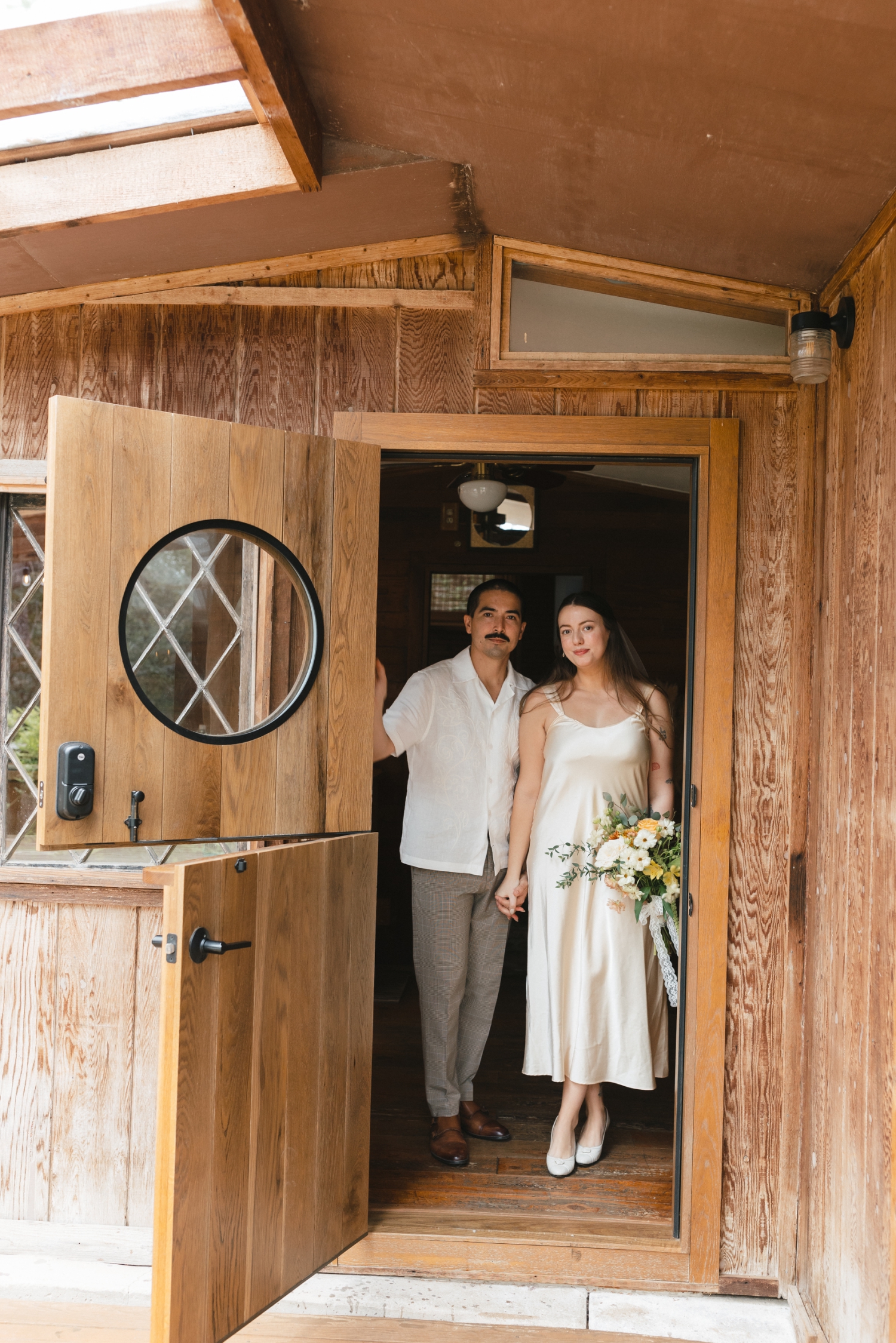 bride and groom getting ready for their courthouse elopement