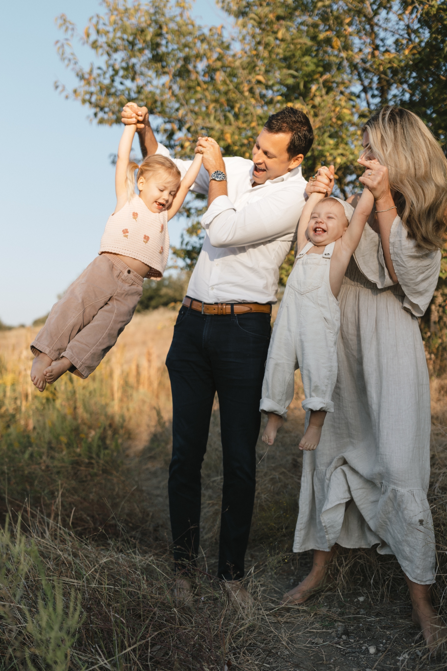 Outdoor family portraits taken by Amber Vickery at the Southwest Greenway in Austin, Texas